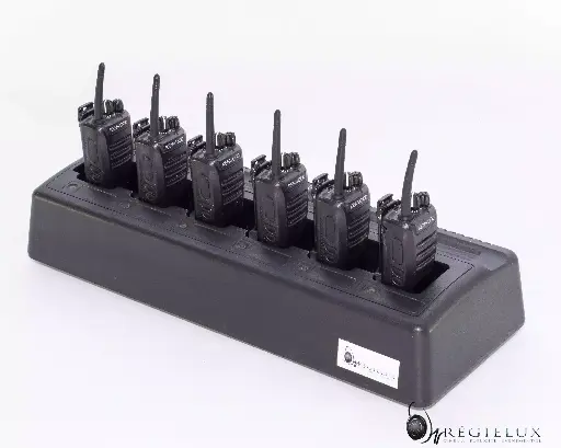 [TAL0010] 6-position charger. Kenwood talkie